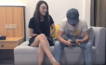 約啪大奶長腿妹,肉體豐滿脫光光躺著享受濕潤吞吐