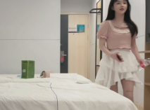 酒店約炮18歲蘿莉清純白虎學生妹 - 開檔黑絲誘惑