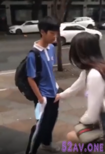 這位小姐姐好調皮哦