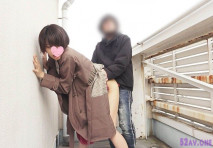 【無・素人個人攝影】將性格強勢的妹子跳蛋塞穴帶到街上，嘴裡說著討厭一邊羞耻露出，在大樓屋頂上嬌喘强奸中出！ 就算想要雞巴也不會坦誠的說出來，沉溺在快樂中懇求兩次內射！
