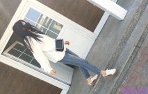 路邊公廁近距離偷拍 牛仔褲美女的小嫩鮑