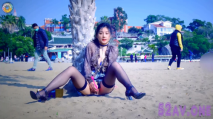 稀缺未流出宜家門女主角▌Fullfive ▌陽光沙灘透明薄紗黑絲自慰，眾多遊客紛紛不絕異樣的快感