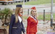 一龍二女系列之 一對漂亮空軍制服姐妹花和帥哥一起三人玩小屁眼操的爽精液射了