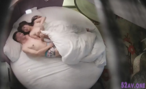 酒店攝像頭上帝視角偷拍-大叔老牛吃嫩草和白嫩小三開房偷情,剛騎上幾下就射了