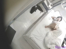 破解監控偷拍 白天為人師表的女老師 晚上一個人獨守空房看著小黃片自慰