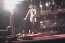 一個妹子的表演