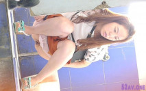 這美少婦尿尿的姿勢有點奇怪 難道昨晚腿被老公幹瘸了