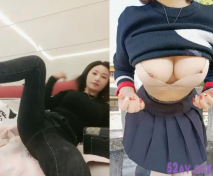 戶外少婦勾引路人：怕什麼呀帥哥，有人更刺激，他們看到了邀請一起來操我，哦哦受不了啦，來幹我，快點啊，操到尿尿！