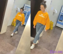 大神女廁全方位偷拍美眉