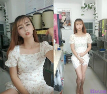 俏皮蘿莉【CC妹妹】出門塞跳蛋在逼裡到奶茶店上班，震得妝都花了滿頭大汗，癢的時不時進廁所自慰止癢