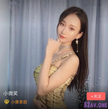 喵播：性感小可愛【小微笑】福利流出，耳環漂亮女，挺會打扮，玩起來騷，自慰騷穴！