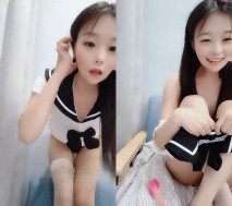 青春面孔制服誘惑，超級甜美，全裸跳蛋自慰刺激陰蒂，呻吟聲不止