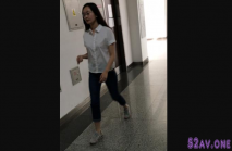 漂亮長髮妹肥厚長陰唇 BB旁邊放張衛生紙 什麼操作