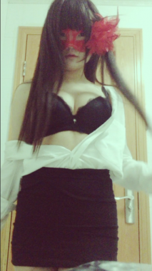 網紅妖嬈挑逗自拍雪白肌膚前挺後翹據說該女幹一炮要2萬我看不值