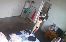 2021九月最新流出黑客破解網路攝像頭鄰居性感少婦家裡日常更換衣服