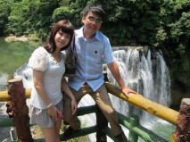 “女問為什麼沒買套子 男答沒有錢買”青澀情侶出租房愛愛真實自拍，女生蠻會叫的姿勢不少