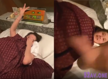 網友分享 操大奶少婦 38歲 你能不能不拍 你是我的人 還怕我發啊 一直搶手機躲鏡頭 最後還是不讓拍了