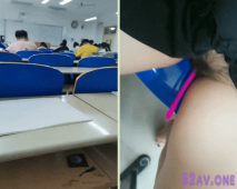 2021.6.10，真實校園，階梯教室上自習，【大學課堂自慰】，前排男生一排排，小騷貨不穿內褲塞跳蛋，水汪汪真刺激一點兒也不怕