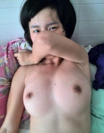 上高中的粉木耳，身體發育剛剛好，該有的都有