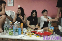 【專約老阿姨】，玩法升級，今夜倆小夥迎戰三人妻，亂倫群P大場面，超清4K設備偷拍，震撼勁爆必看